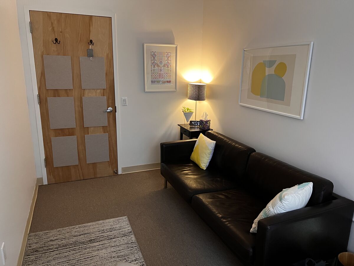 Dr. Tom Rigg's therapy office in Midtown Manhattan